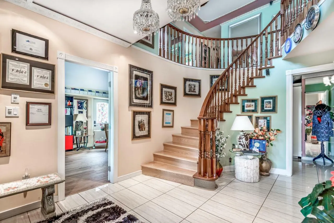 Diana'S Luxury Bed And Breakfast Vancouver Bed & Breakfast